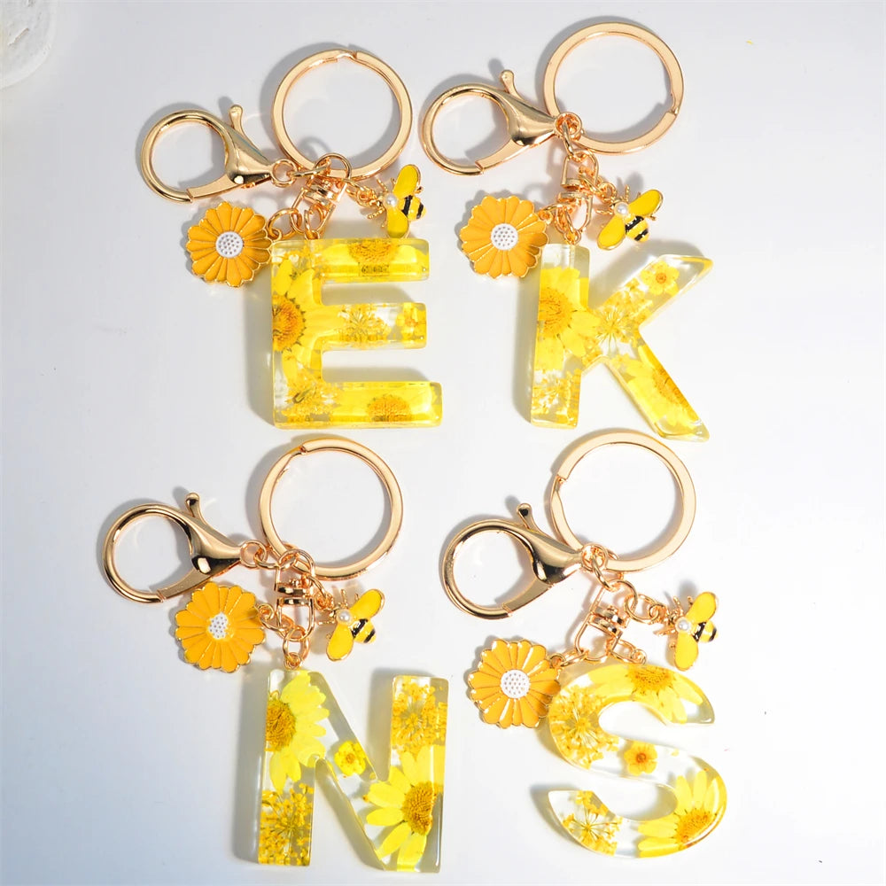 Cute Artificial Pearl Bee Pendant 26Letters Keychain Fashion Daisy Flower Filled Resin Keyring Women Men Car Bag Phone Widget