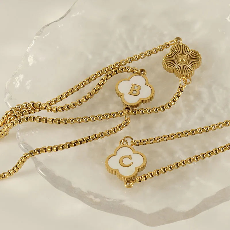 2023 New Design Gold Plated Stainless Steel A- Z Letter Bracelet Adjustable Inlaid Natural Shell Five Leaf Clover Bracelet