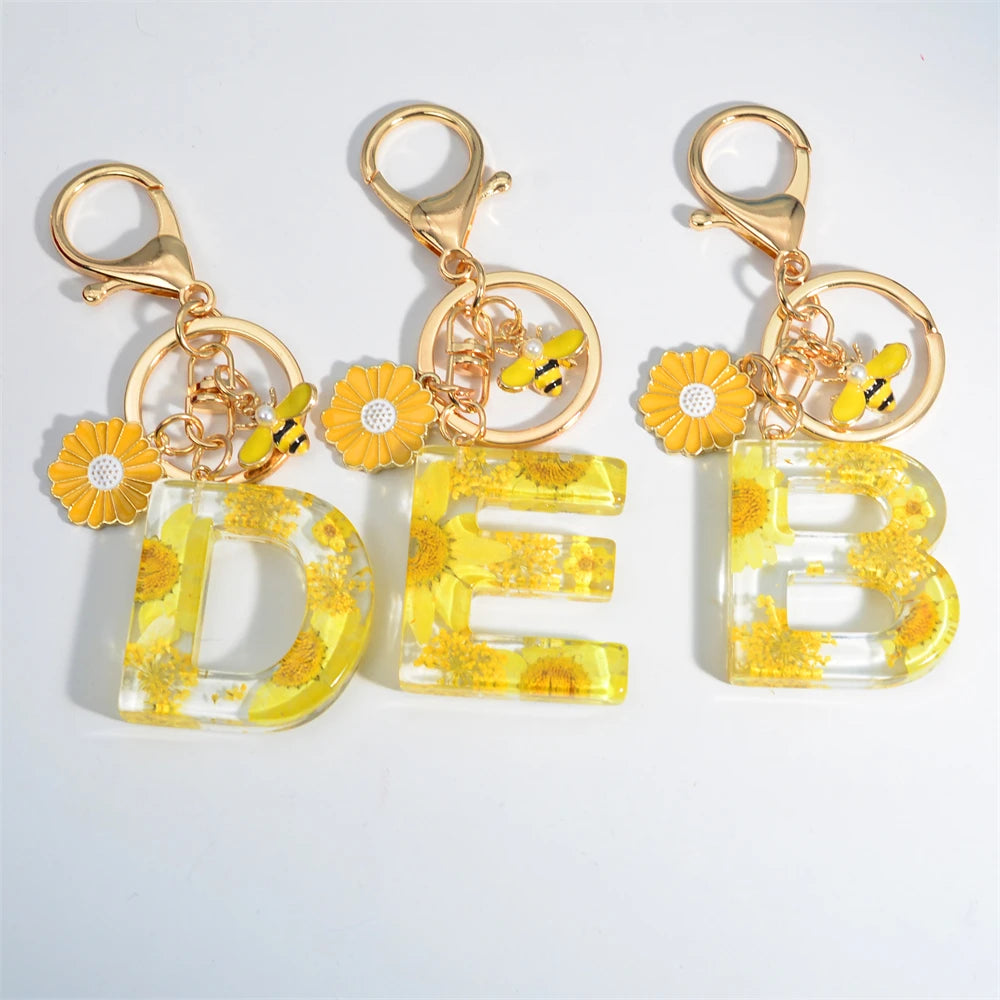 Cute Artificial Pearl Bee Pendant 26Letters Keychain Fashion Daisy Flower Filled Resin Keyring Women Men Car Bag Phone Widget
