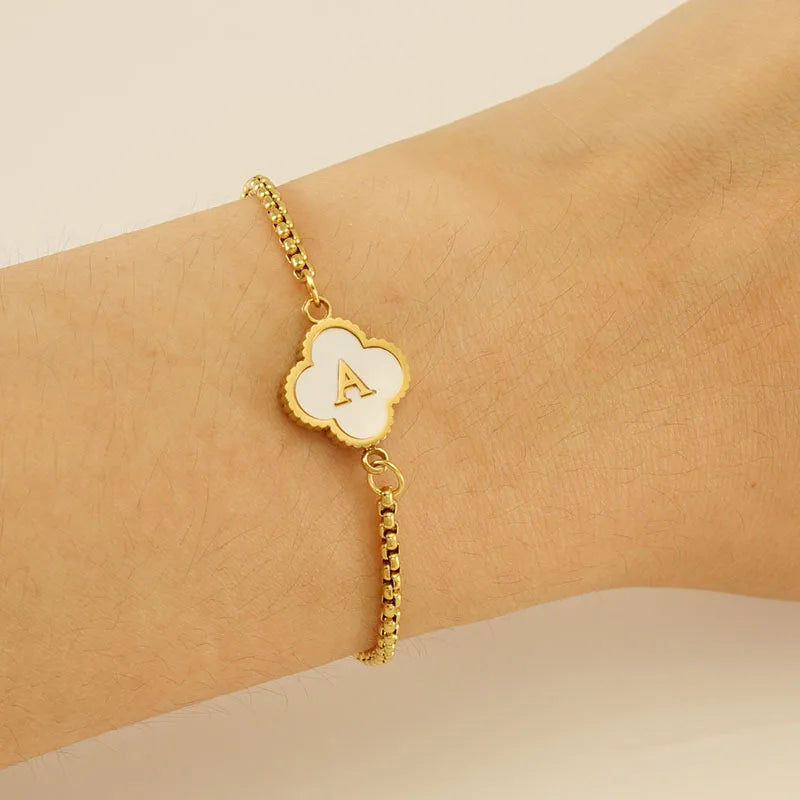 2023 New Design Gold Plated Stainless Steel A- Z Letter Bracelet Adjustable Inlaid Natural Shell Five Leaf Clover Bracelet