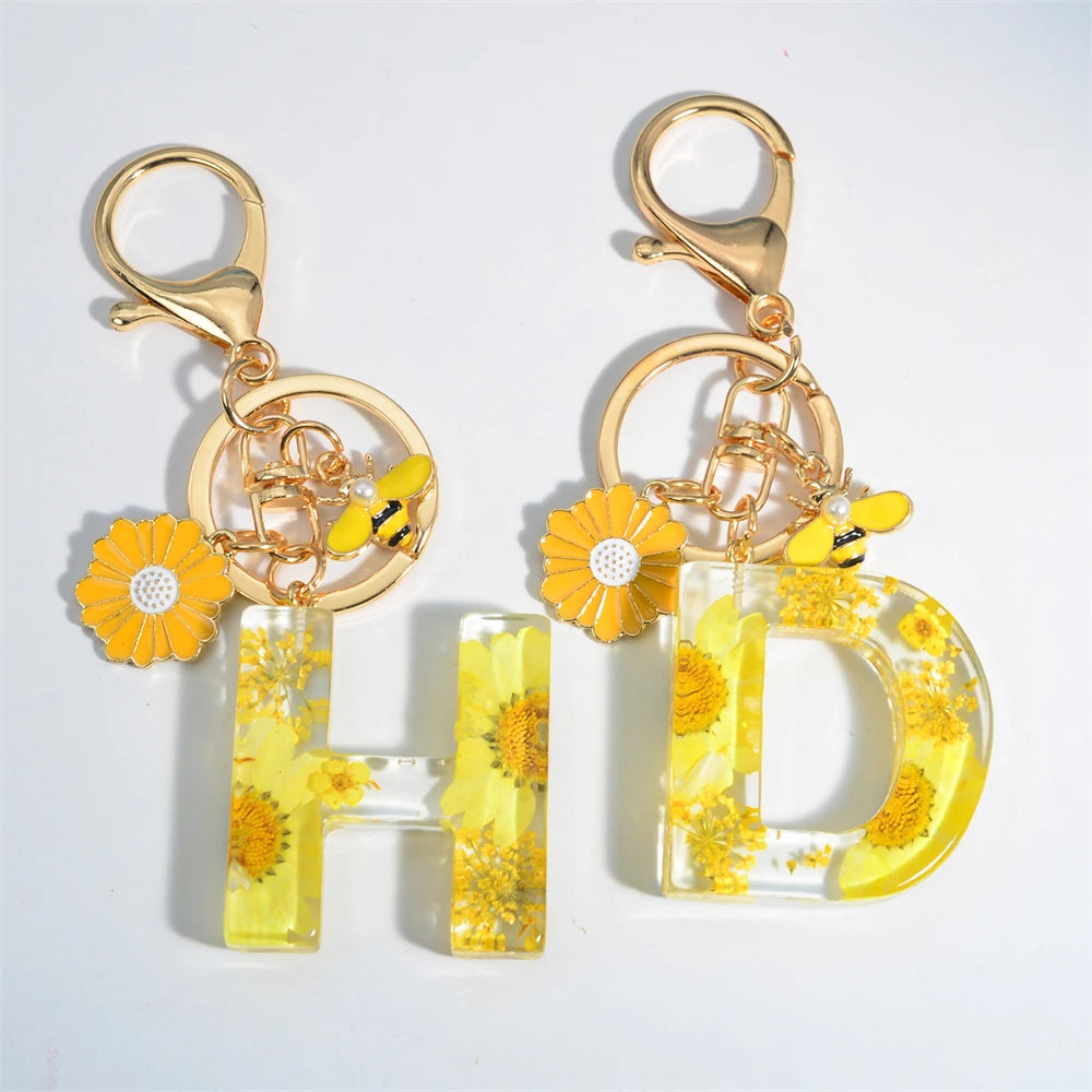 Cute Artificial Pearl Bee Pendant 26Letters Keychain Fashion Daisy Flower Filled Resin Keyring Women Men Car Bag Phone Widget