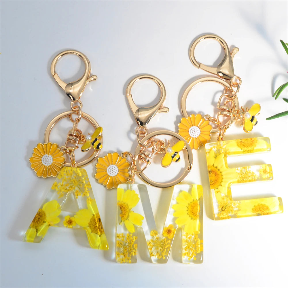 Cute Artificial Pearl Bee Pendant 26Letters Keychain Fashion Daisy Flower Filled Resin Keyring Women Men Car Bag Phone Widget