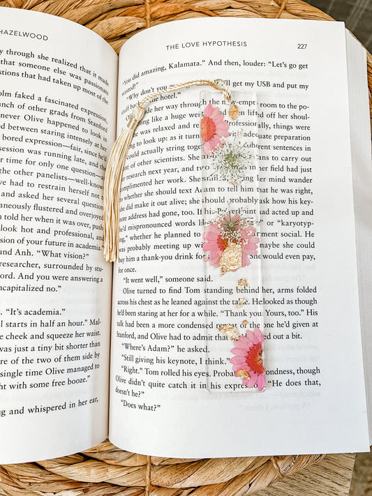 Pink Daisy Resin Bookmark | Book Lover gift | Narcissus | Real Pressed flowers